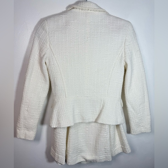 Zara Basic.
This is an elegant two-piece skirt suit crafted. - Picture 10 of 10